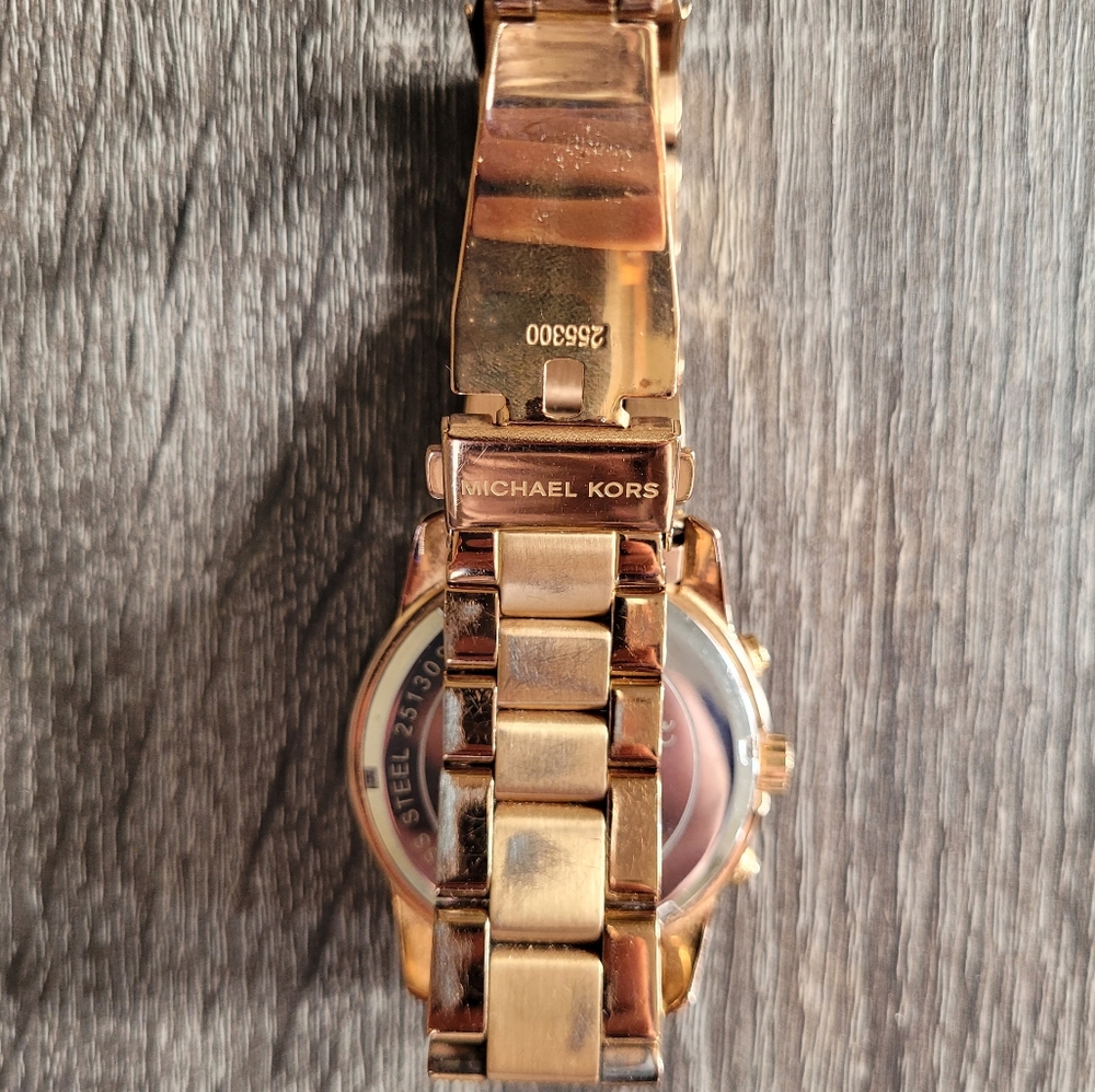Michael Kors Rose Gold Watch - Picture 6 of 6